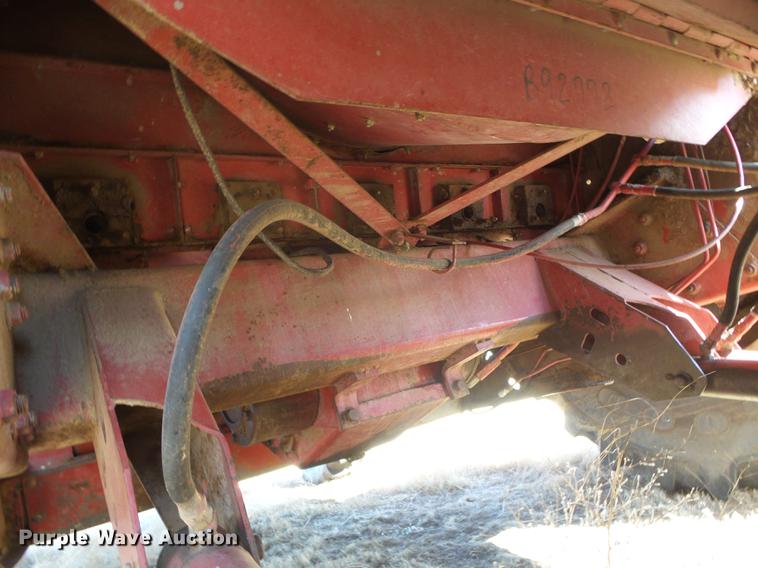 image for item DF2952 1983 Case IH 1480 combine