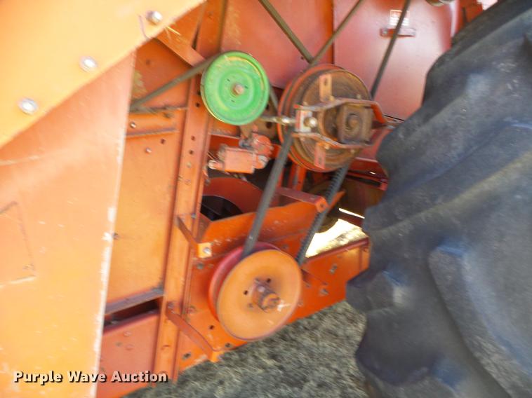 image for item DF2952 1983 Case IH 1480 combine