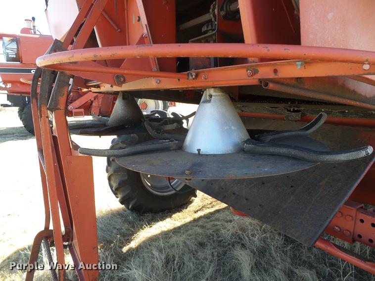 image for item DF2952 1983 Case IH 1480 combine