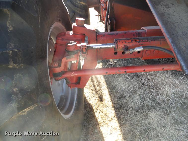 image for item DF2952 1983 Case IH 1480 combine