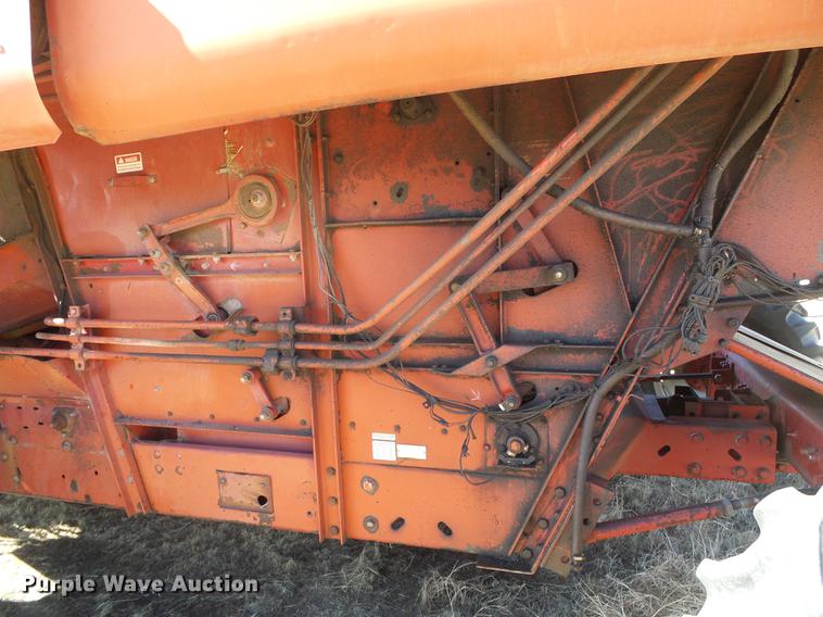 image for item DF2952 1983 Case IH 1480 combine