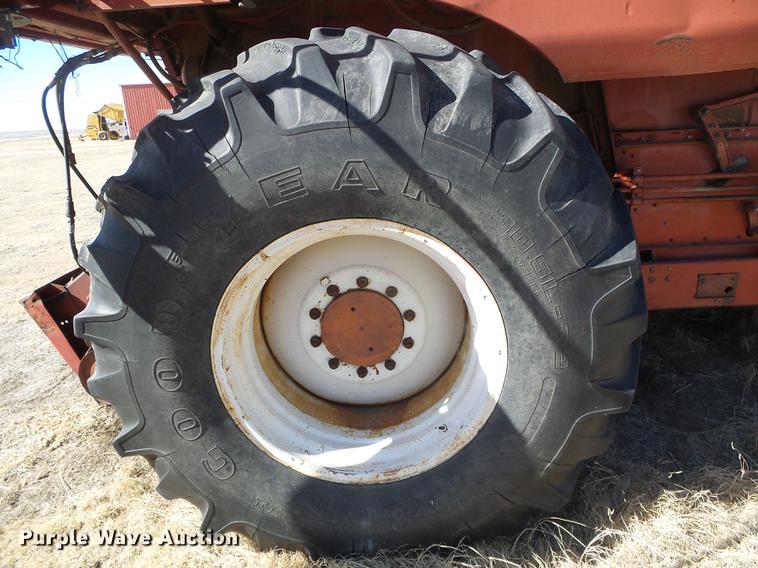 image for item DF2952 1983 Case IH 1480 combine