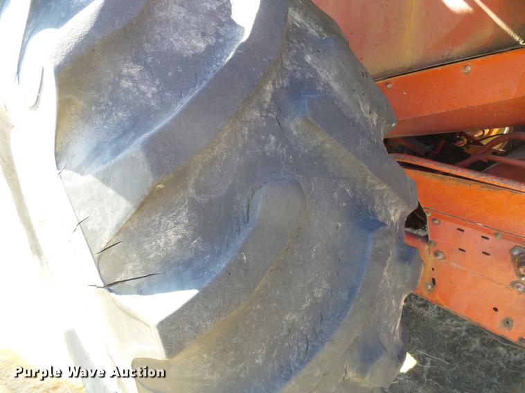 image for item DF2952 1983 Case IH 1480 combine