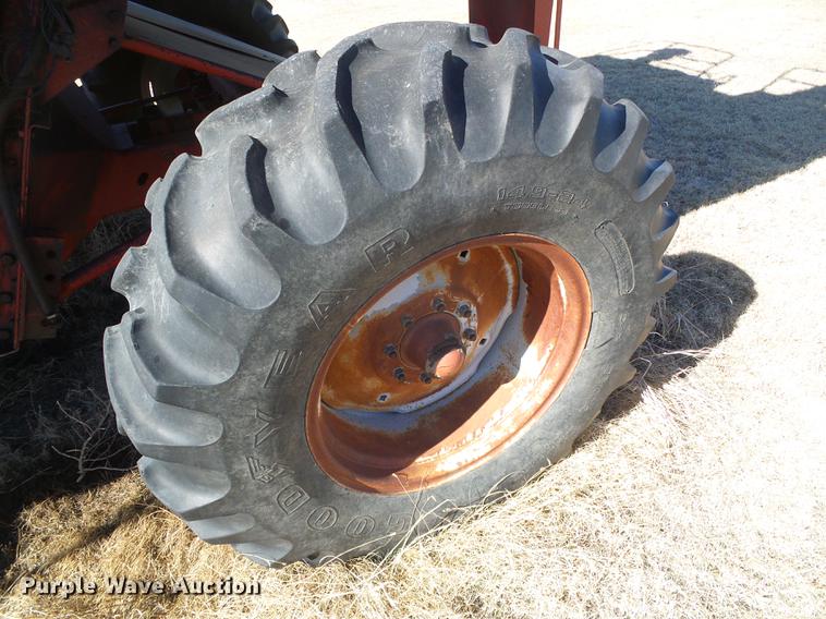 image for item DF2952 1983 Case IH 1480 combine