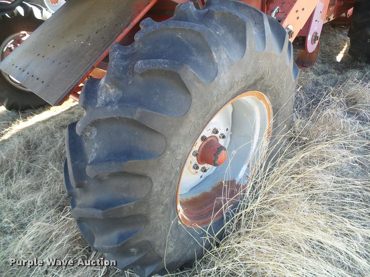 image for item DF2952 1983 Case IH 1480 combine