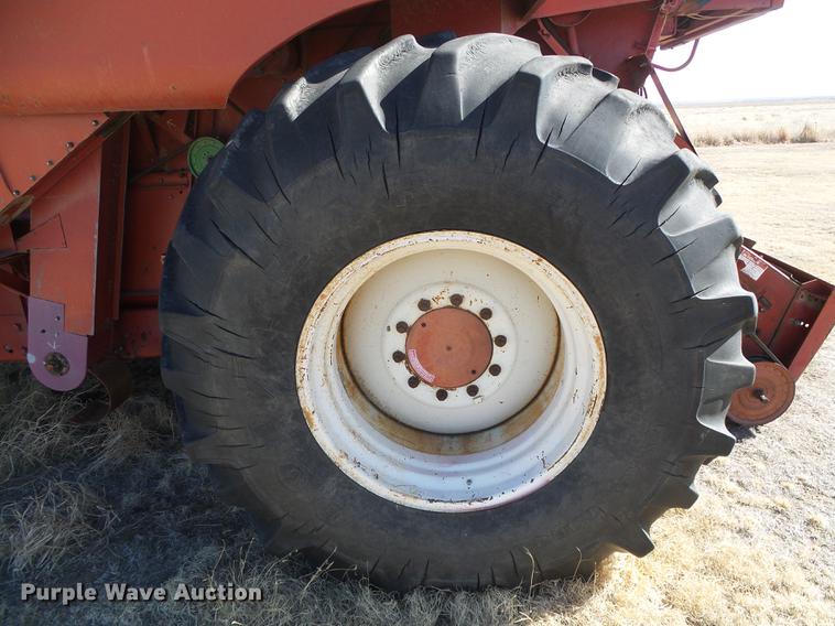 image for item DF2952 1983 Case IH 1480 combine
