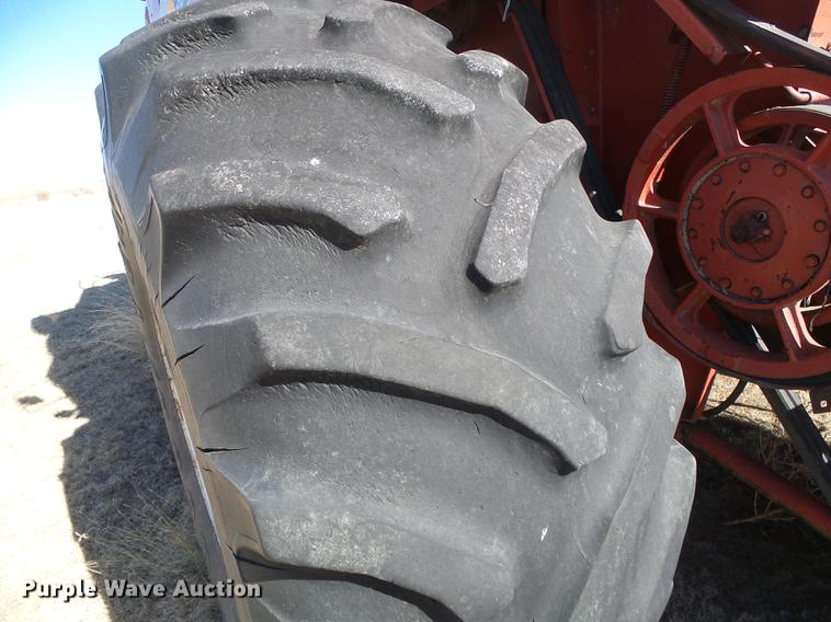 image for item DF2952 1983 Case IH 1480 combine