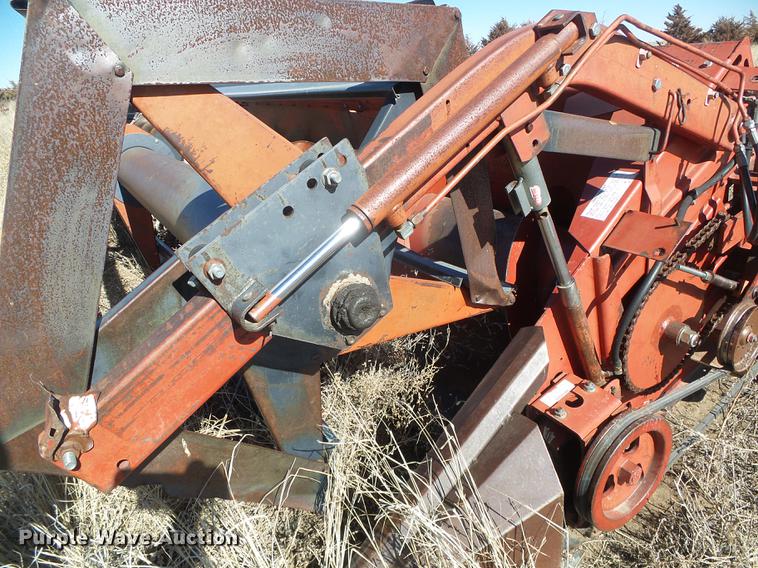 image for item DF2952 1983 Case IH 1480 combine