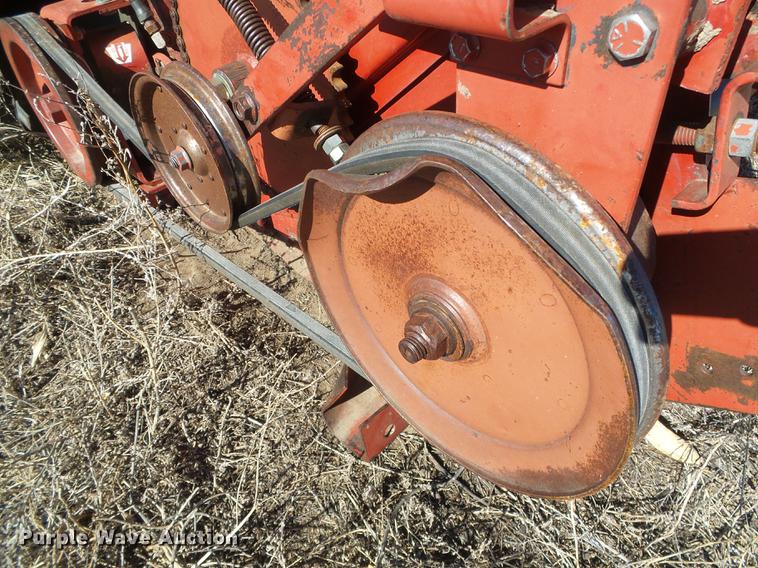 image for item DF2952 1983 Case IH 1480 combine