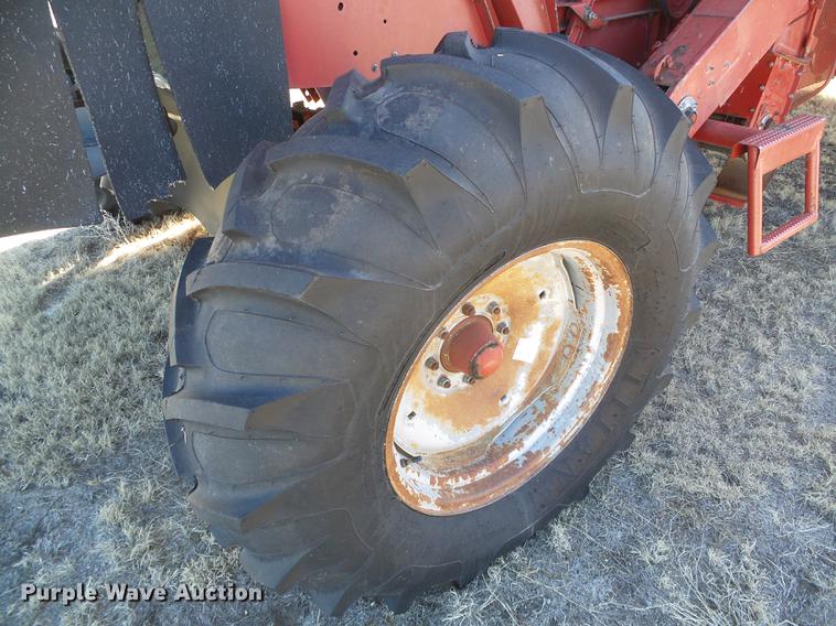 image for item DF2953 1997 Case IH 2188 combine