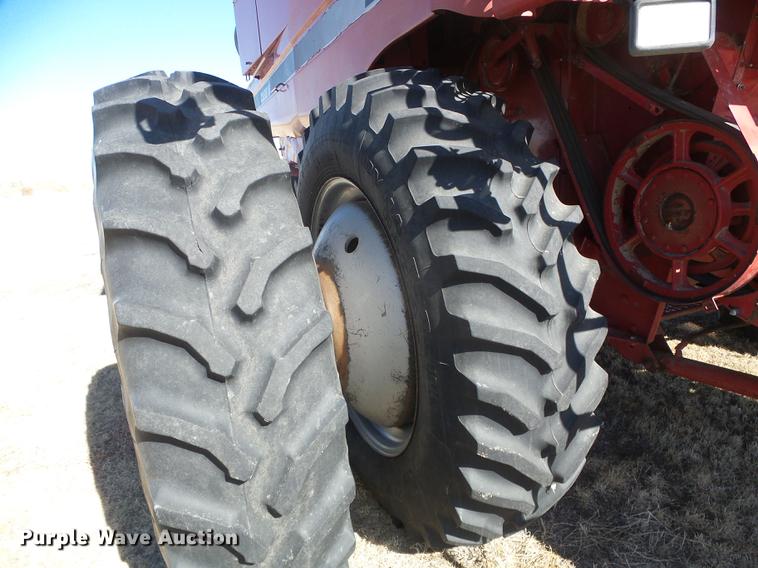 image for item DF2953 1997 Case IH 2188 combine