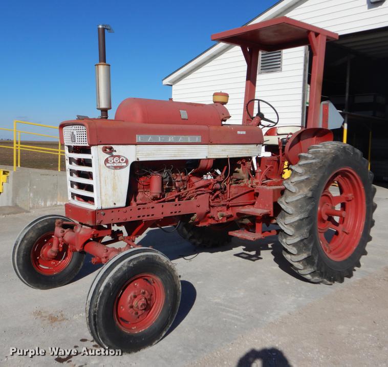 image for item DY9224 Farmall 560 tractor