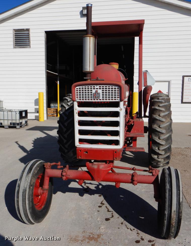 image for item DY9224 Farmall 560 tractor