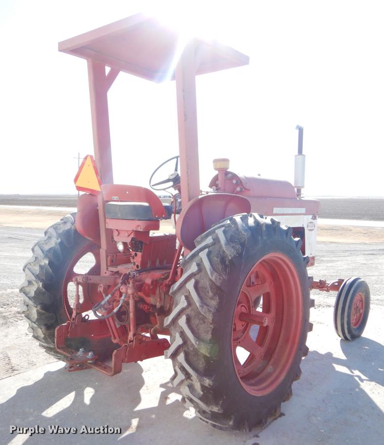 image for item DY9224 Farmall 560 tractor