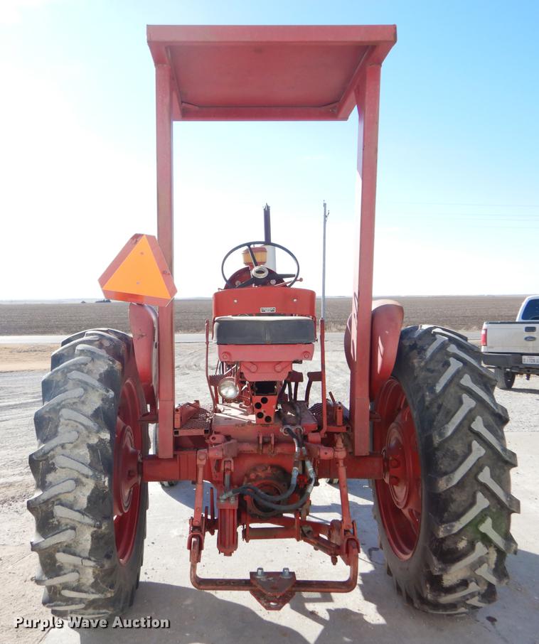 image for item DY9224 Farmall 560 tractor