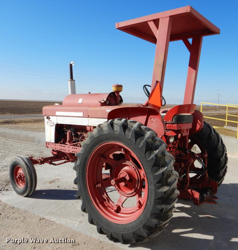 image for item DY9224 Farmall 560 tractor
