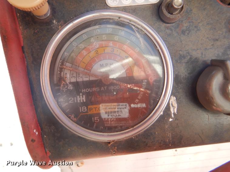 image for item DY9224 Farmall 560 tractor