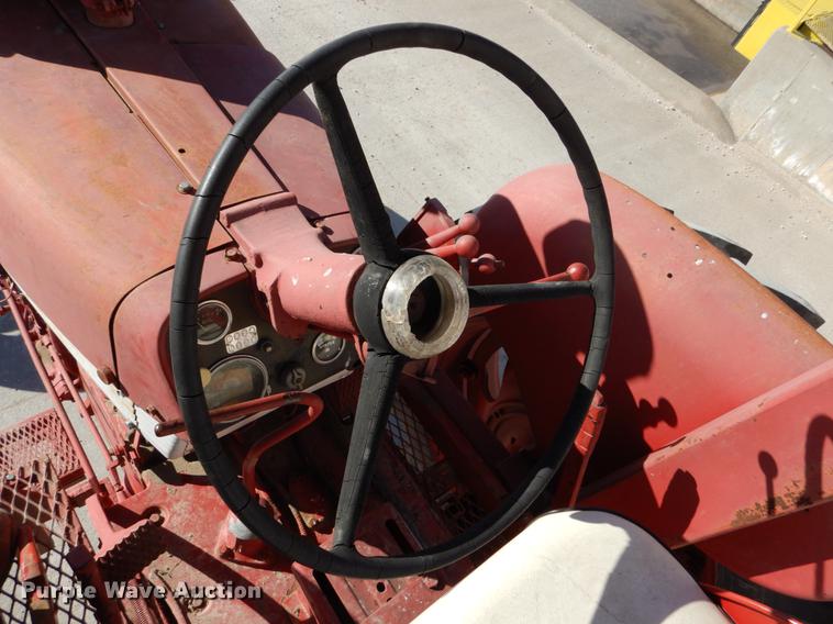 image for item DY9224 Farmall 560 tractor