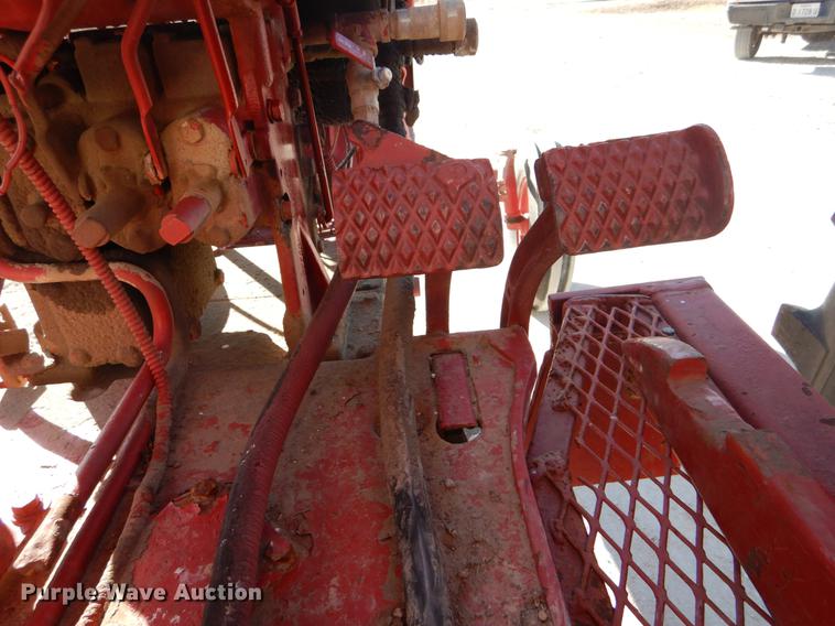 image for item DY9224 Farmall 560 tractor