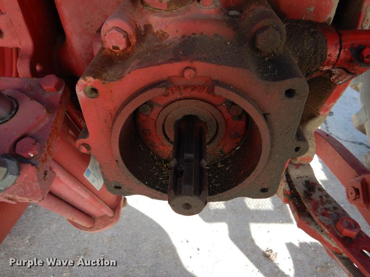 image for item DY9224 Farmall 560 tractor