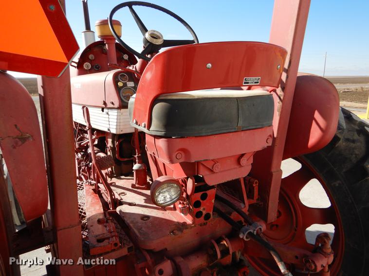 image for item DY9224 Farmall 560 tractor