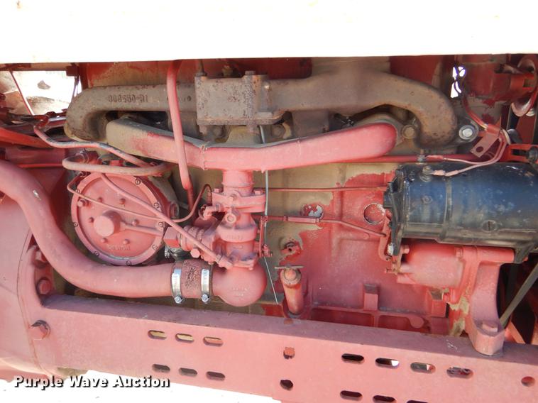 image for item DY9224 Farmall 560 tractor