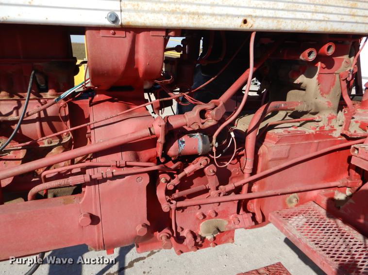 image for item DY9224 Farmall 560 tractor