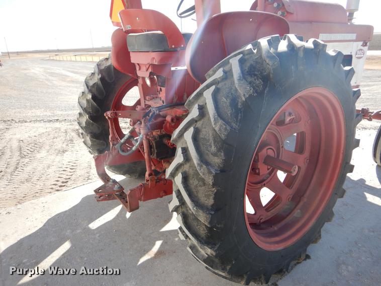 image for item DY9224 Farmall 560 tractor