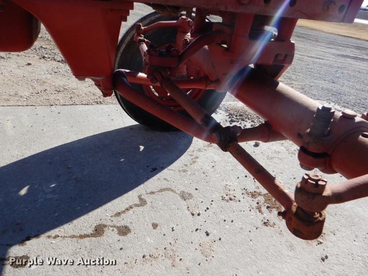 image for item DY9224 Farmall 560 tractor