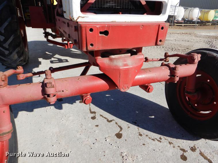 image for item DY9224 Farmall 560 tractor