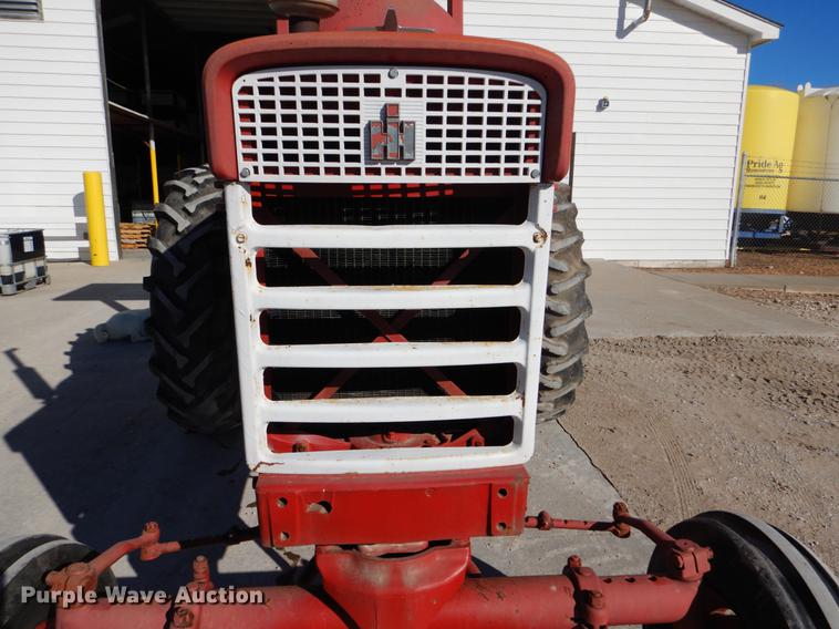 image for item DY9224 Farmall 560 tractor