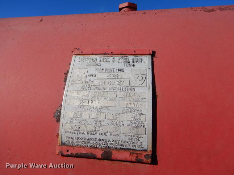 image for item DY9224 Farmall 560 tractor