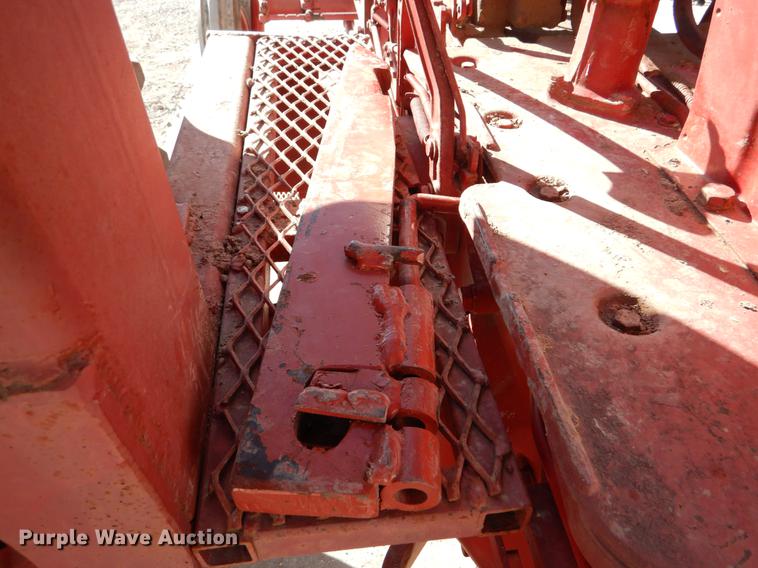 image for item DY9224 Farmall 560 tractor