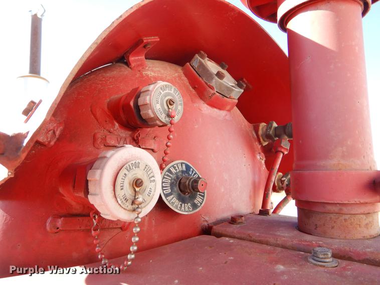 image for item DY9224 Farmall 560 tractor