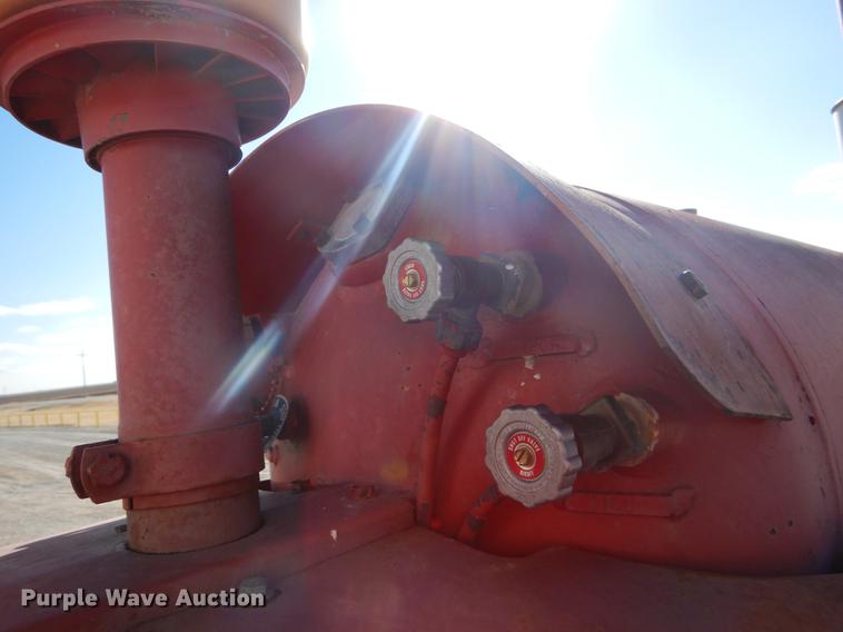 image for item DY9224 Farmall 560 tractor