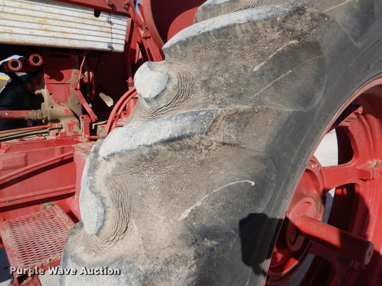 image for item DY9224 Farmall 560 tractor