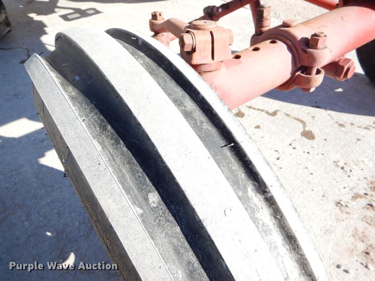 image for item DY9224 Farmall 560 tractor