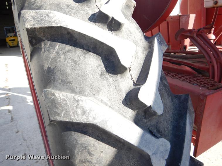 image for item DY9224 Farmall 560 tractor