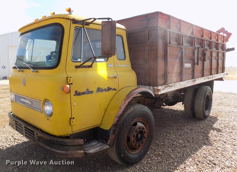 image for item DY9228 1968 International Loadstar CO1700 grain truck