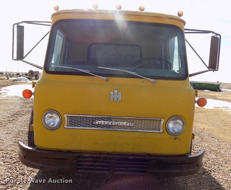 image for item DY9228 1968 International Loadstar CO1700 grain truck