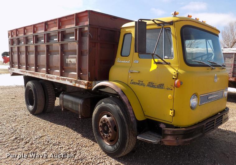 image for item DY9228 1968 International Loadstar CO1700 grain truck