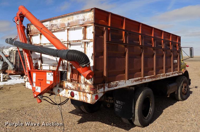 image for item DY9228 1968 International Loadstar CO1700 grain truck