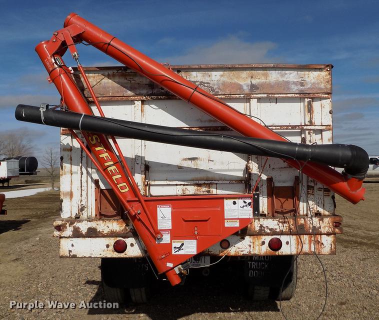 image for item DY9228 1968 International Loadstar CO1700 grain truck