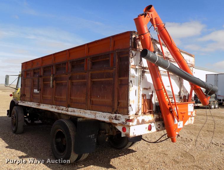 image for item DY9228 1968 International Loadstar CO1700 grain truck