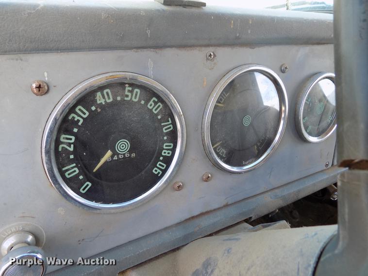 image for item DY9228 1968 International Loadstar CO1700 grain truck