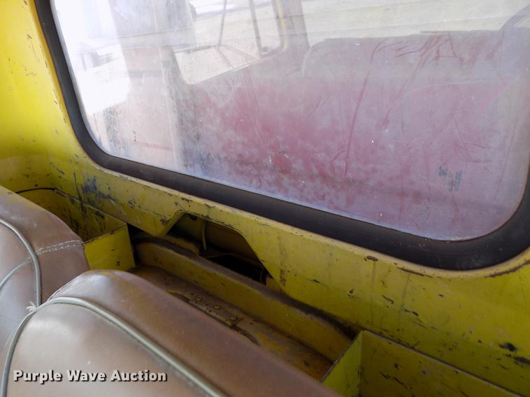 image for item DY9228 1968 International Loadstar CO1700 grain truck