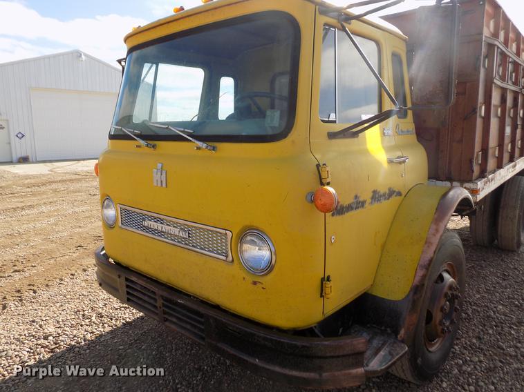 image for item DY9228 1968 International Loadstar CO1700 grain truck