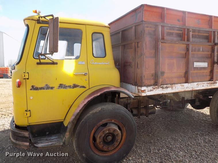 image for item DY9228 1968 International Loadstar CO1700 grain truck