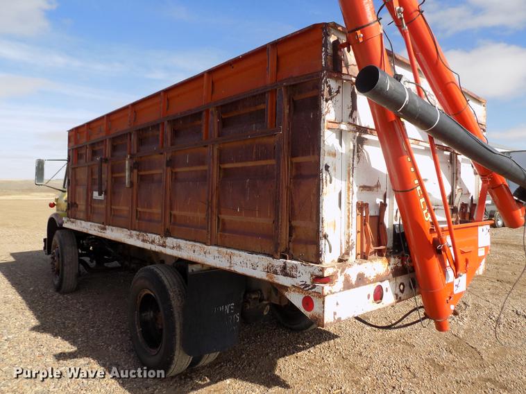 image for item DY9228 1968 International Loadstar CO1700 grain truck