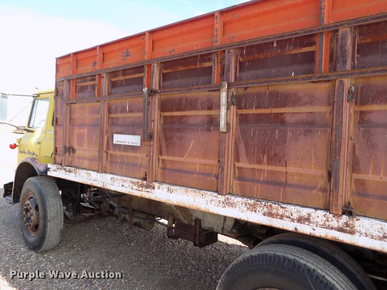 image for item DY9228 1968 International Loadstar CO1700 grain truck